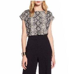 Halogen Cap sleeve blouse. Grey snake print